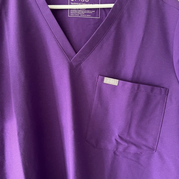Figs women's Ultra Violet Catarina - One-Pocket Scrub Top - Picture 2 of 2